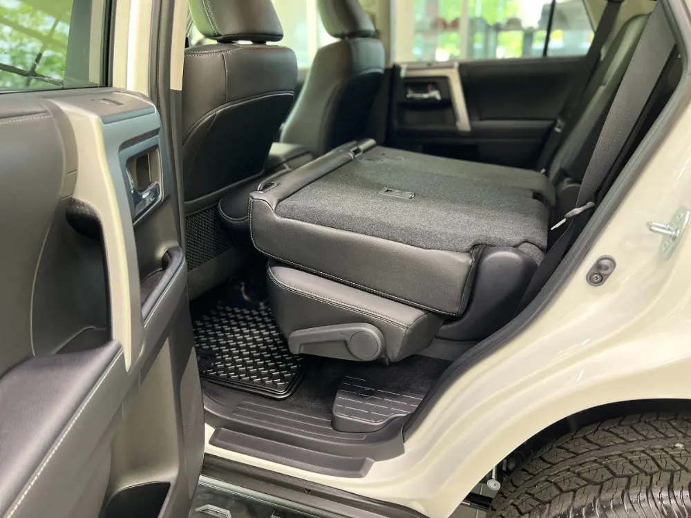 2022 Toyota 4Runner SR5 Super White 15